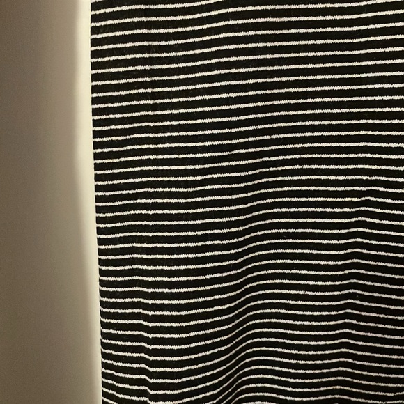 Lululemon swiftly long sleeve black and white striped with thumb holes - Picture 4 of 4